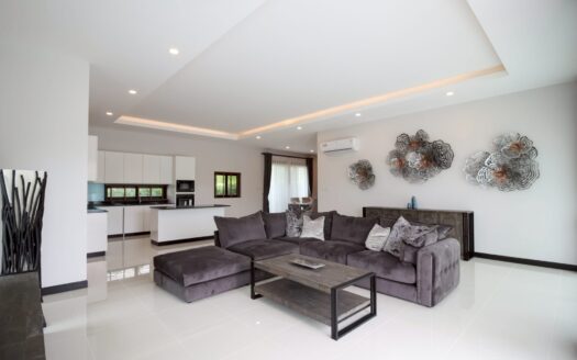 🎉 Year-End Promotion! Luxury Pool Villa – Final Unit at Emerald Scenery